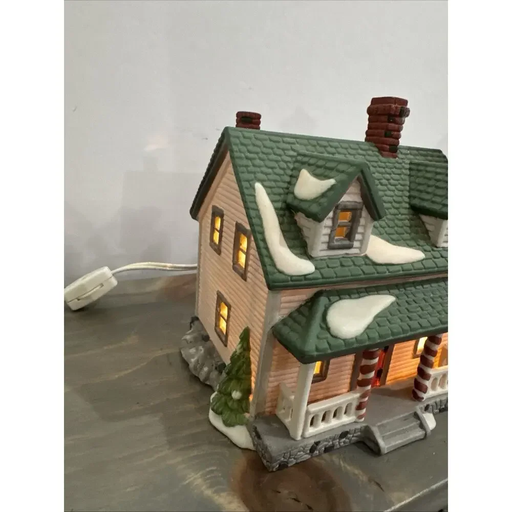 Department 56 Craggy Cove Lighthouse New England Village Series #59307 Light/Box